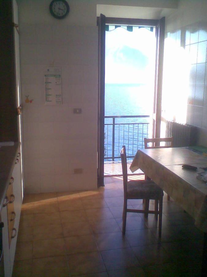 Casa In Riva Al Lago Varenna Kültér fotó