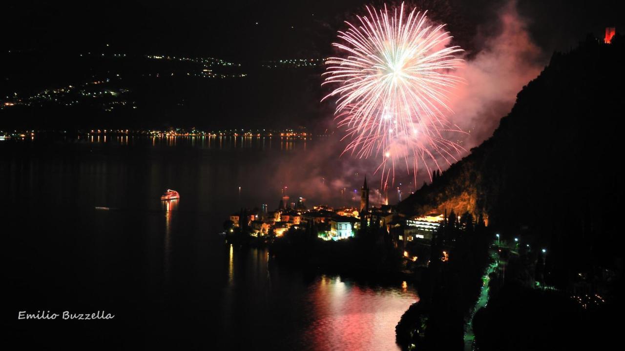 Casa In Riva Al Lago Varenna Kültér fotó