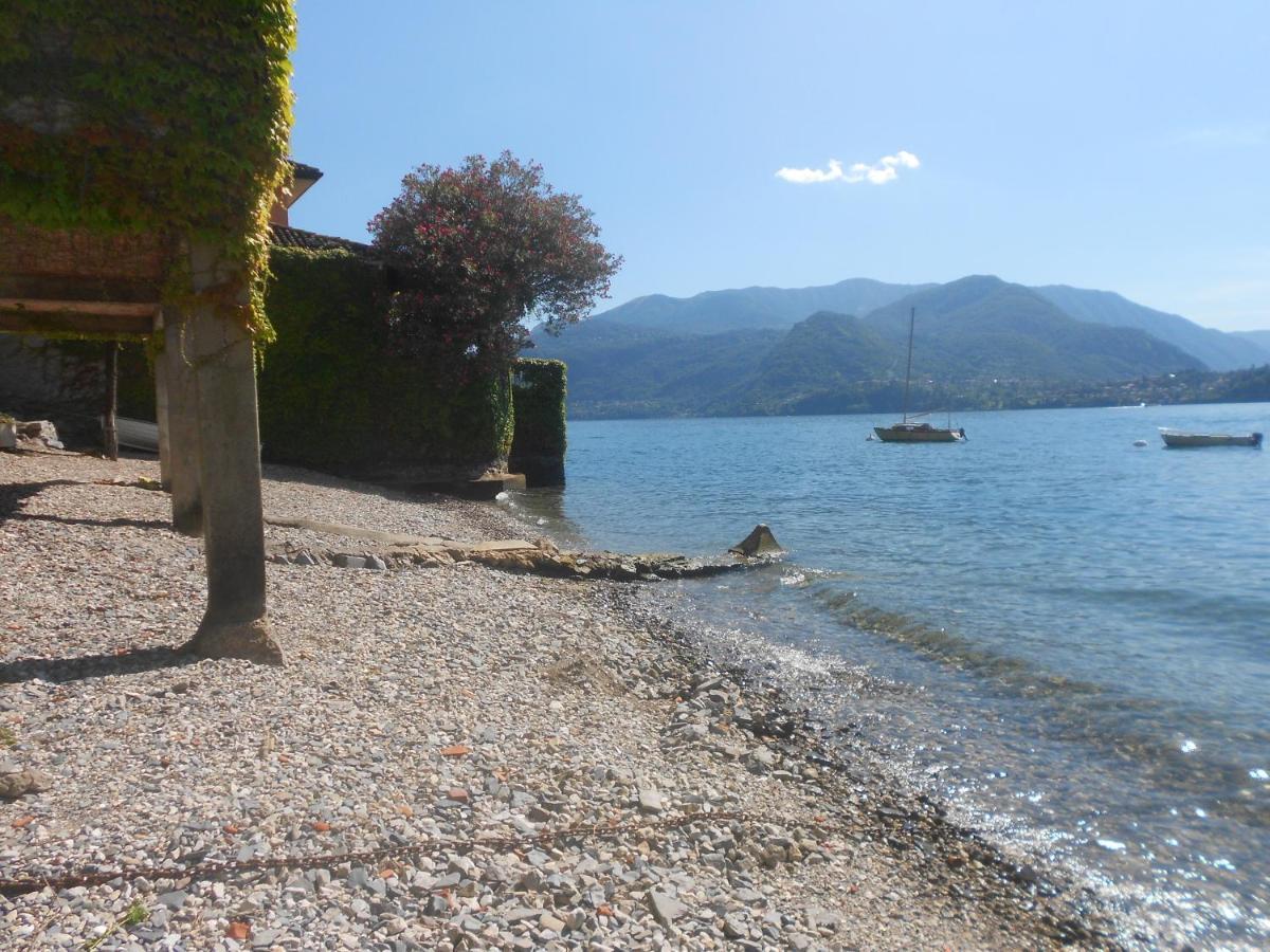 Casa In Riva Al Lago Varenna Kültér fotó